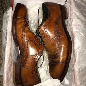 Saddle dress shoes